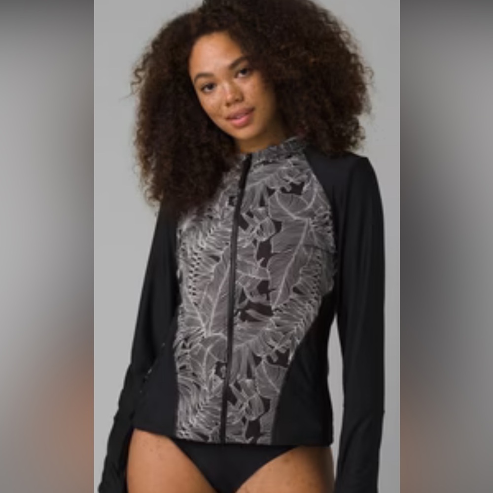 Prana Black and White Leaf Pattern Edge wave full zip Sun top with hood